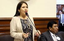 Yeni Vilcatoma denunció a Becerril ante la Comisión de Ética