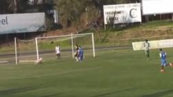Un perro interrumpió un partido y terminó marcando un gol