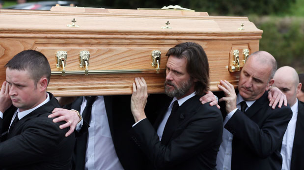 Jim Carrey durante el funeral de Cathriona White. (Foto: AP)