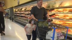 Acusan a hombre de arrastrar a niña por el cabello en EE.UU.