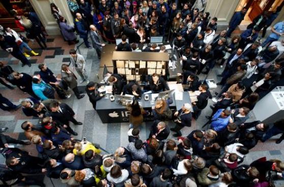 El iPhone 7 llegó a Rusia y el furor se vivió desde la fila