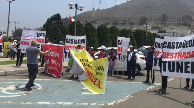 Las manifestaciones se llevaron a cabo esta mañana en las calles de La Molina. (Karla Bardales / El Comercio)