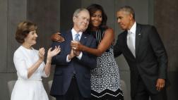Histórica foto entre Bush y Michelle Obama 'rompe' Facebook