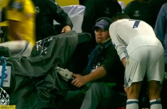 Cristiano quiso ver repetición de su gol anulado en una cámara