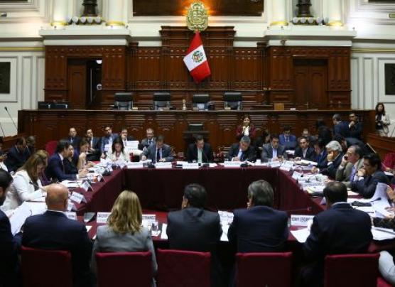 Delegación de facultades: Plazos y UIF en el centro del debate