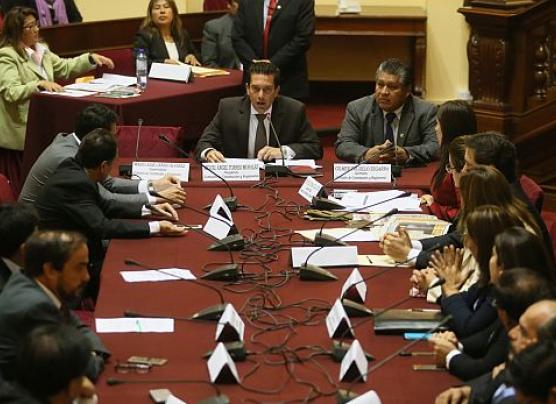 Constitución aprueba facultades legislativas por 90 días