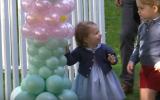 La princesa Charlotte del Reino Unido dio sus primeros pasos