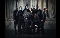Vocalista de Slipknot: "Cantar desnudo ya pasó de moda”