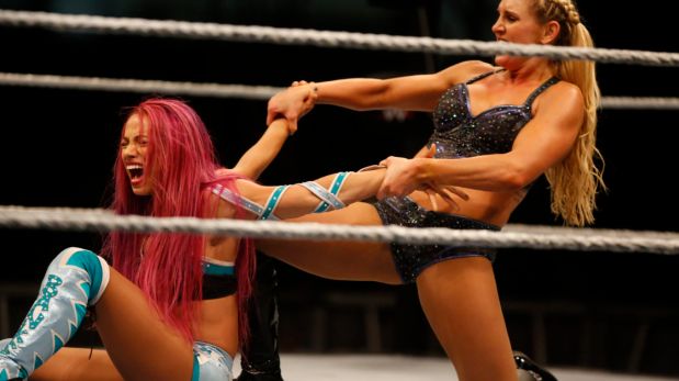 WWE Live Lima: Banks y Charlotte enamoraron con buen wrestling
