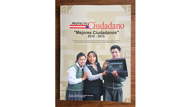 Portada del libro 'Proyecto Ciudadano, Mejores Ciudadanos 2010 - 2015', auspiciado por la Embajada de Estados Unidos en Perú.