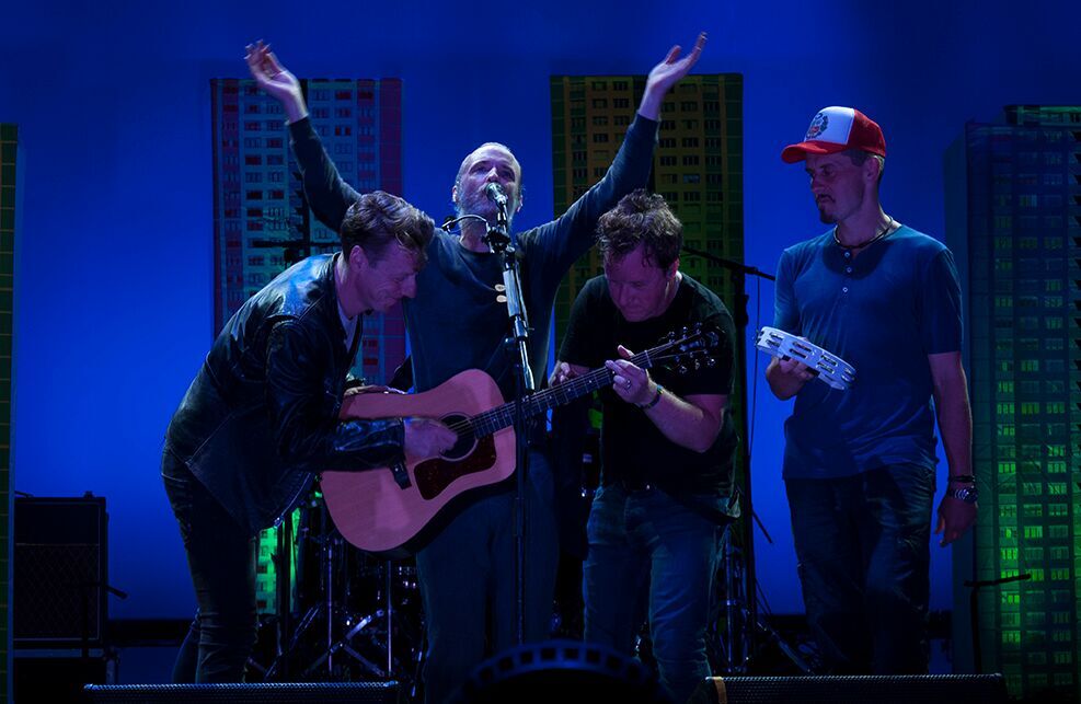 La banda Travis interpretó así el tema 