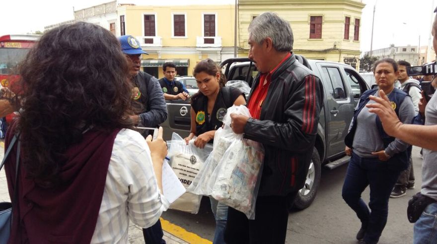 Parte de la maquinaria decomisada que usaban los falsificadores en San Juan de Lurigancho. (Pierina Chicoma / El Comercio)