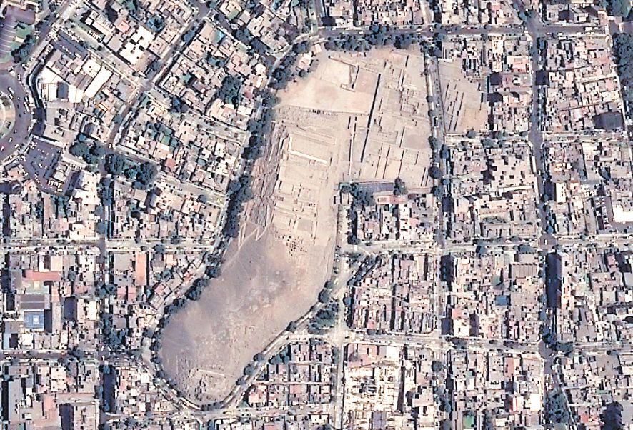 La imagen de la huaca Pucllana permite ver cómo la ciudad ha crecido a su alrededor. (CONIDA)