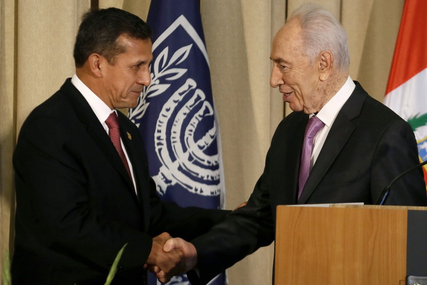Ollanta Humala y el fallecido Shimon Peres en un encuentro en Jerusalén en febrero de 2014. (AFP)