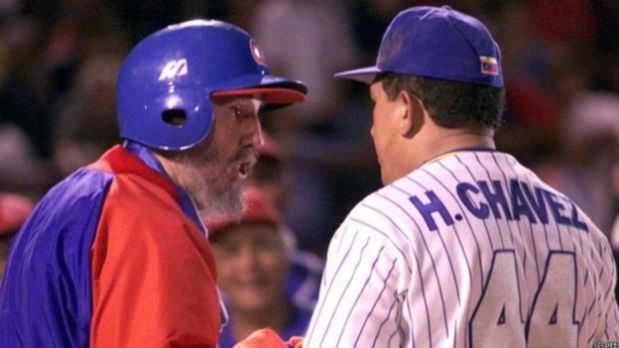 Fidel jugó beisbol con Chávez en más de una ocasión. Se convirtieron en amigos leales. (Foto: Getty Images)