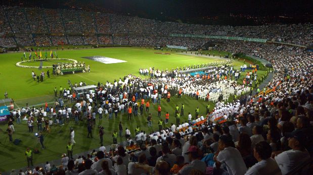 Atlético Nacional rindió emotivo homenaje a Chapecoense en el Atanasio Girardot 