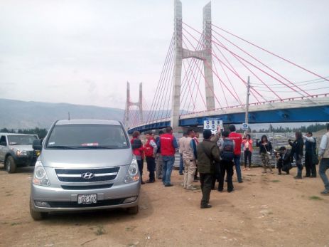 El puente Los Comuneros debería unir a las provincias de Huancayo y Chupaca (Junín), pero a la fecha no está operativo ya que no cuenta con vías de acceso. (Foto: Junior Meza)