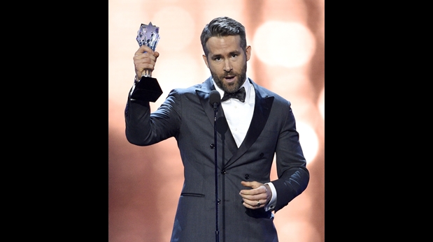 Ryan Reynolds gana como mejor actor de comedia por su papel en la película