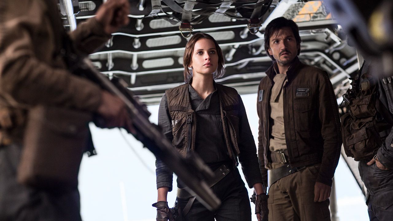 El capitán Cassian Andor, interpretado por Diego Luna, y Jyn Erso, a quien da vida Felicty Jones. (Star Wars)