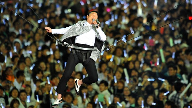 PSY durante un concierto en Seúl en 2013.  (Foto: AFP)