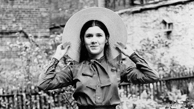 1973, Nueva York. La futura princesa Leia, con 16 años, en la casa donde vivía con su mamá. (Foto: AP)