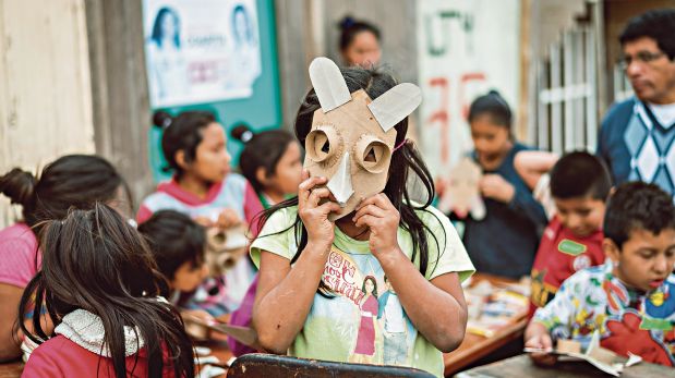 Niños participantes de Arte y Alma, un colectivo que realiza talleres de arte en el asentamiento humano Nueva Villa, en Villa El Salvador