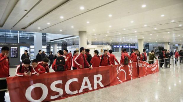 Oscar, mediocampista brasileño, arribó a la ciudad de Shangai, en China, para unirse al cuadro del SIPG de la Superliga. (Foto: AFP)