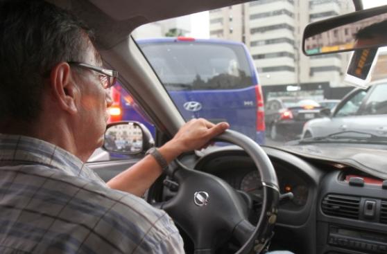 Darán brevetes profesionales a choferes de hasta ochenta años