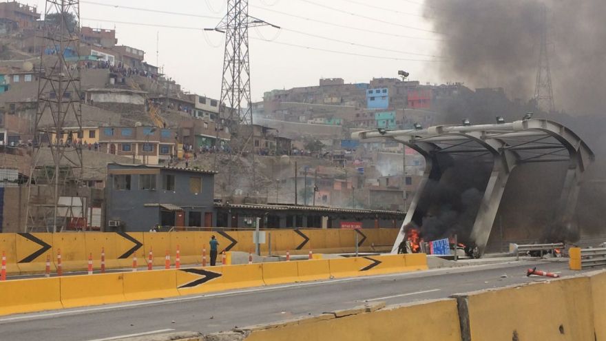 Pan. Norte: queman garitas de cobro de peaje en Puente Piedra
