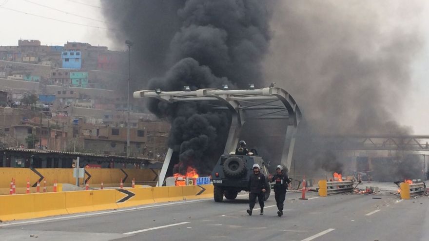 Pan. Norte: queman garitas de cobro de peaje en Puente Piedra