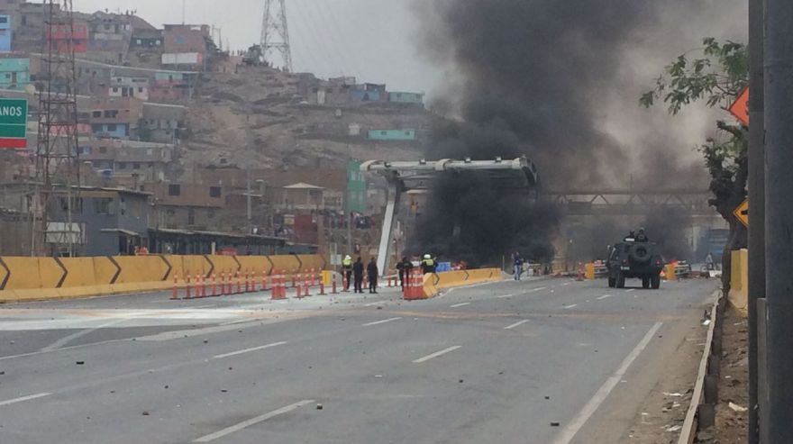 Pan. Norte: queman garitas de cobro de peaje en Puente Piedra