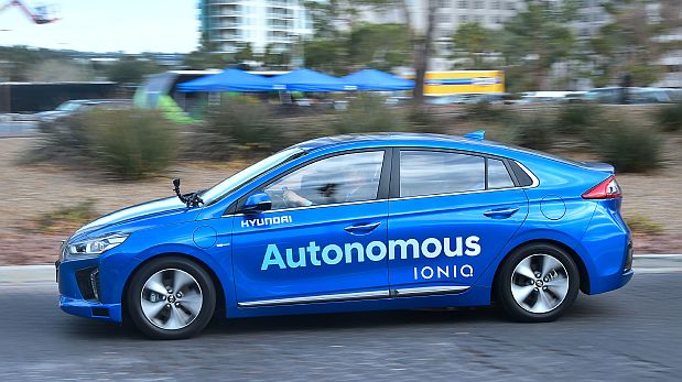 Hyundai realizó una demostración de la funcionalidad del Ioniq durante la CES 2017. (Foto: AFP)