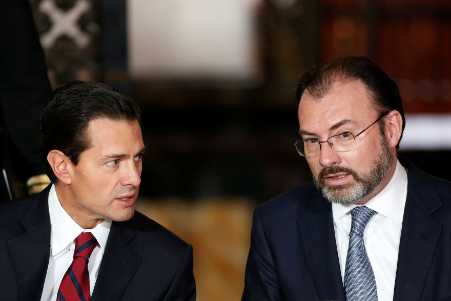El presidente Enrique Peña Nieto junto a su canciller Luis Videgaray. (Foto: Reuters)