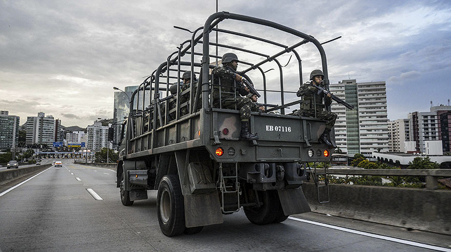 Brasil: El Ejército no logra frenar la violencia en las calles