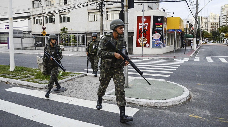Brasil: El Ejército no logra frenar la violencia en las calles