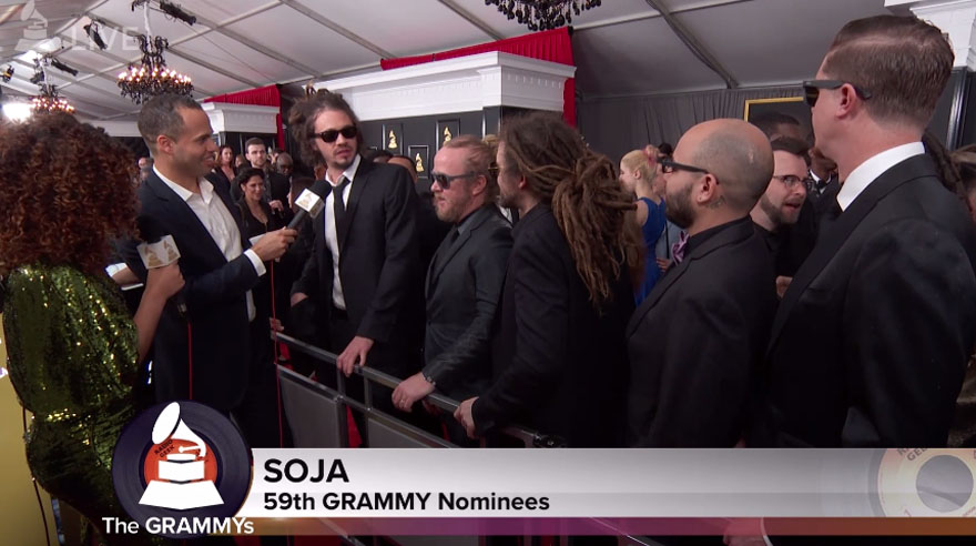 El grupo de reggae Soja en el Staples Center de Los Ángeles para los Grammy 2017. (Foto: Captura de pantalla)