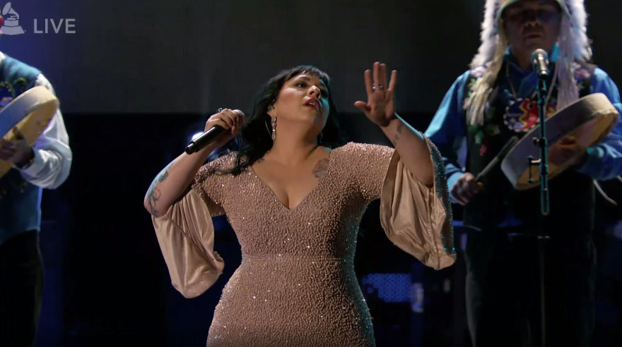 Carla Morrison cantó en la ceremonia no televisada de los Grammy. (Foto: Captura de pantalla)