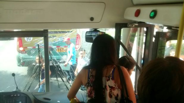 Bus del Corredor Azul chocó contra ómnibus interprovincial - El Comercio