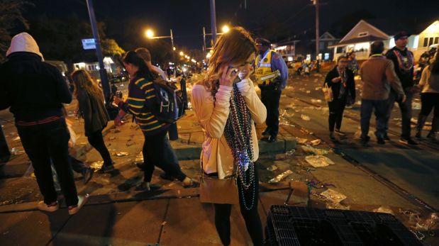 La confusión se apoderó de las personas que acudieron al carnaval de Mardi Gras. (Foto: AP)