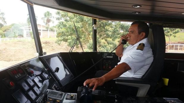 Hace unos días Carlos Escarpati, capital del ferry, dijo a El Comercio que esta nave innovará en la travesía por la Amazonía y le dará seguridad y tranquilidad a los pasajeros. (Foto: Daniel Carbajal).
