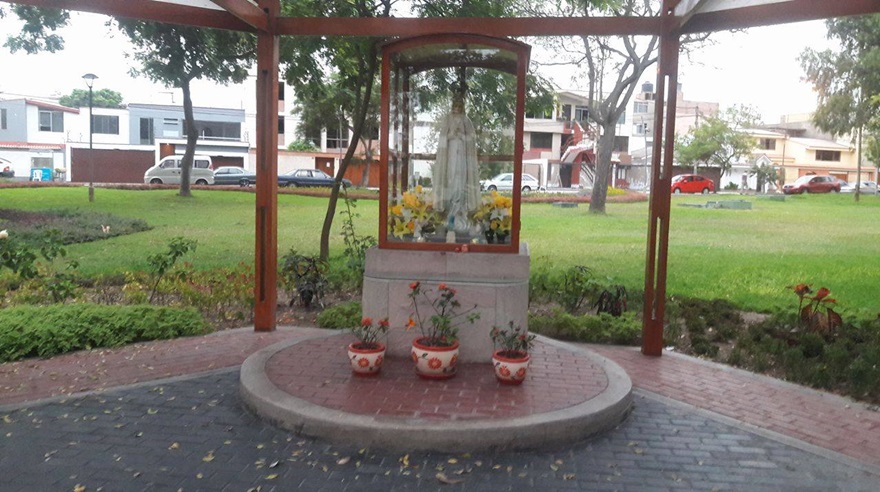Escondimos libros en San Borja.