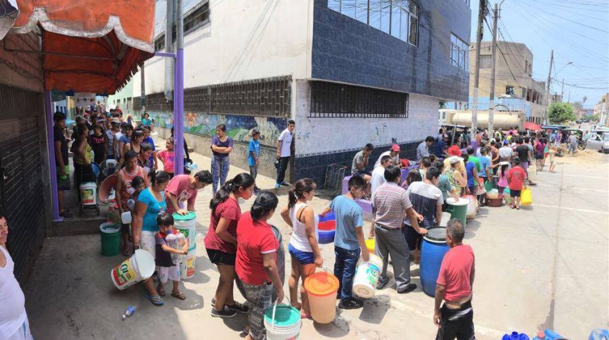La Victoria y San Borja distribuyen agua a vecinos - El Comercio
