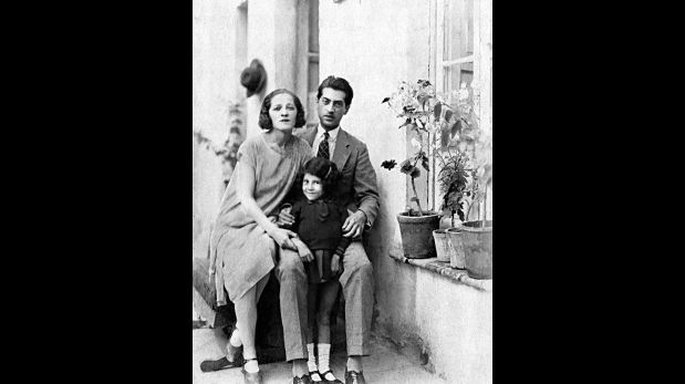 Magda Portal, Serafín Delmar y la pequeña Gloria Bolaños, en Chile, 1930. (Archivo digital Ivonne Wallace)