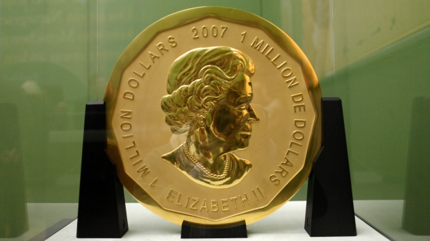 El libro Guinness de los récords distinguió la pieza como la mayor moneda de oro del mundo en el 2008.(Foto:AFP)
