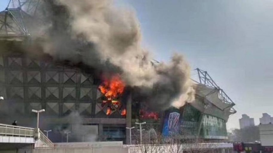 Estadio del Shanghai Shenhua de Tevez se incendió 