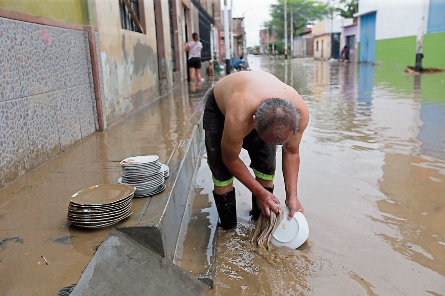 En la ciudad de Piura el nivel del río descendió, pero las viviendas seguían sin servicio de luz y agua. (Foto: Lino Chipana/El Comercio)