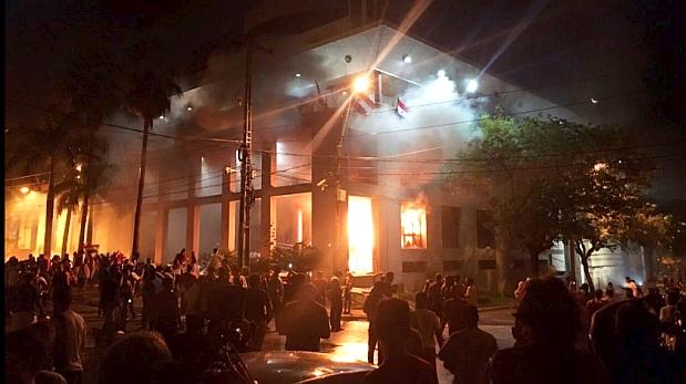 Un muerto tras protestas en Paraguay por aprobación de reelección presidencial