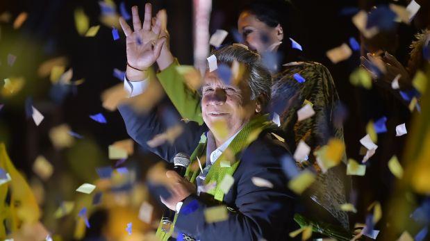 Moreno agradece felicitaciones de Morales y dice que gobernará para los pobres