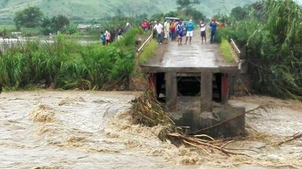 En Lambayeque, el caudal del río Chancay hizo colapsar un puente. (Foto: Andina)
