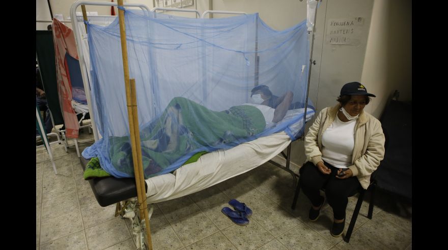 Autoridades sanitarias reportan colapso en hospitales de Perú